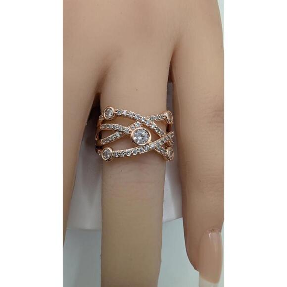 Jewelry - Rose Gold played Crystal Accent Ring Size 7